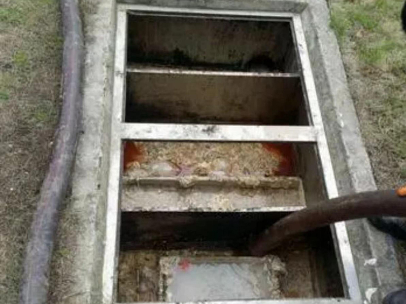 乌拉特中隔油池清理