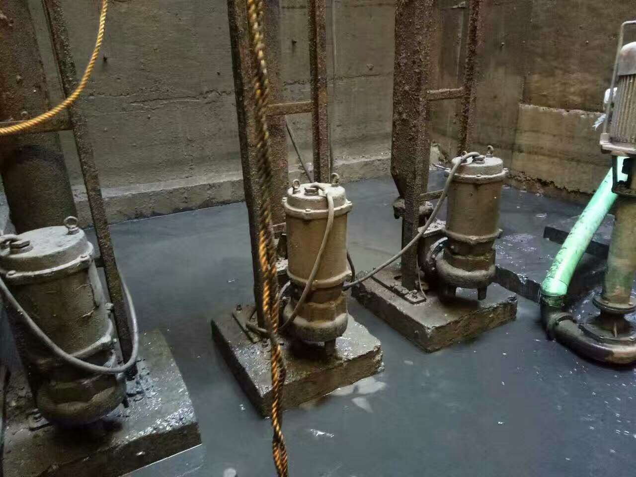 乌拉特中污水池清理